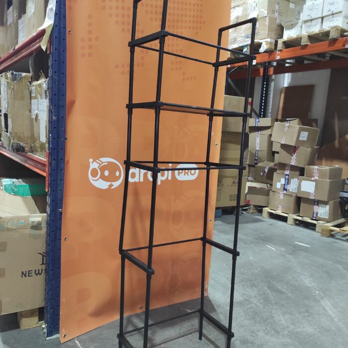 Estanteria de almacenamiento de metal sobre el inodoro