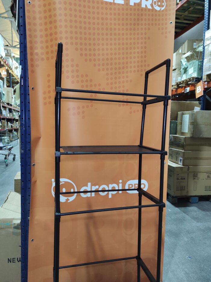 Estanteria de almacenamiento de metal sobre el inodoro