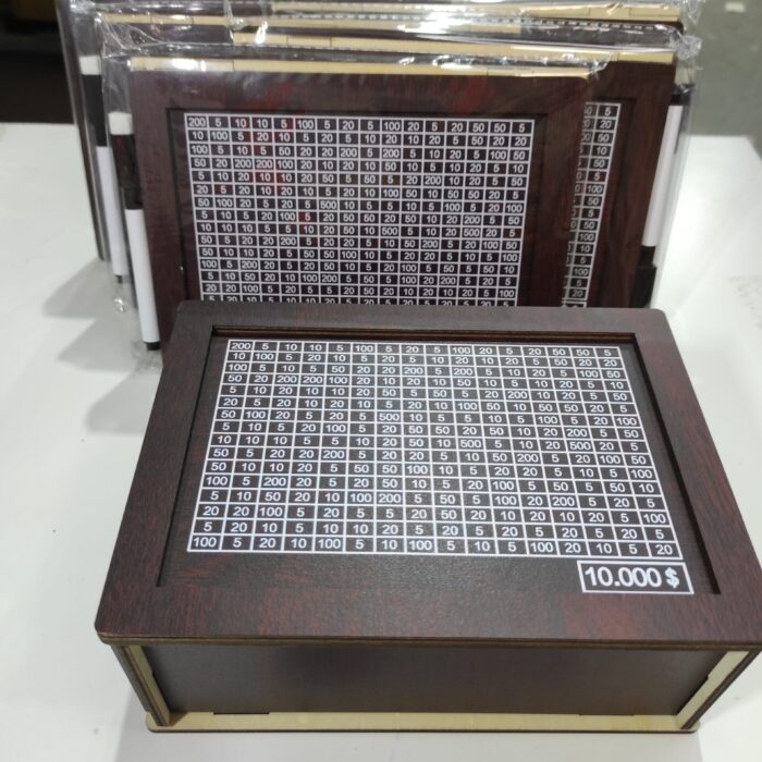 Hucha de madera con contador