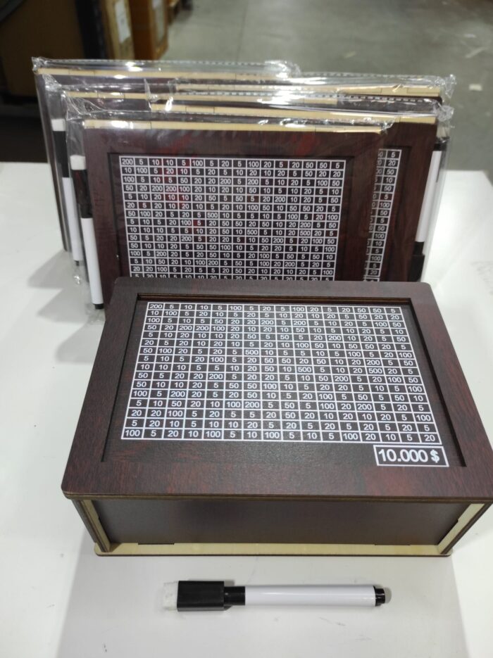 Hucha de madera con contador