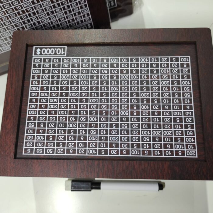 Hucha de madera con contador