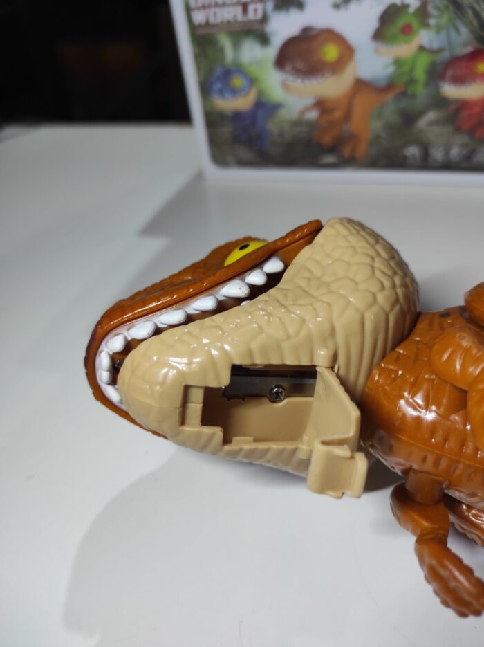 IMG_20250225_161654-min_1740605853-1 Juego de papelería de dinosaurio 5 en 1