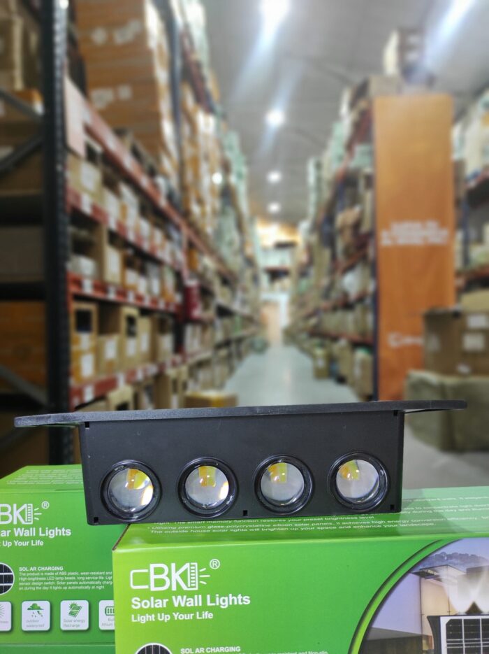 Lámpara solar de pared exterior con 8 LED