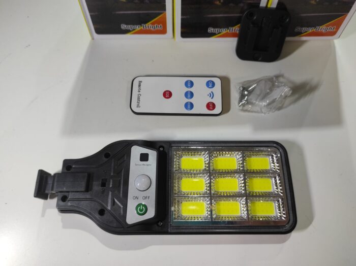 Mini luz solar LED con mando y sensor de movimiento FA-526
