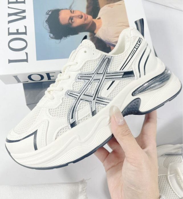 Botines tipo asics filo negro 40